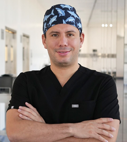Dr. Illich Navarro, board-certified plastic surgeon in Tijuana, specializing in body contouring after massive weight loss