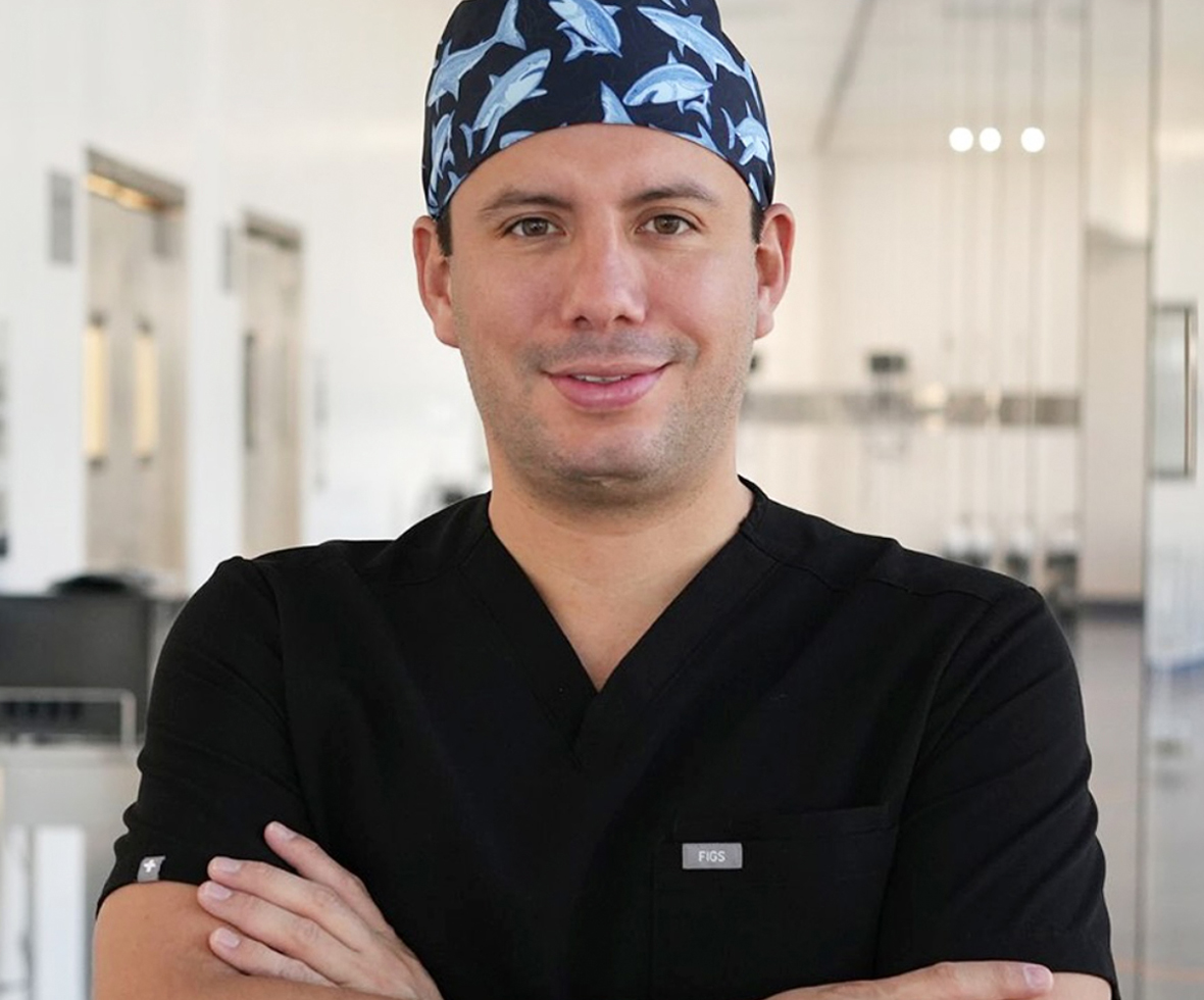 Dr. Illich Navarro at his body contouring clinic in Tijuana Mexico specializing in post weight loss surgery